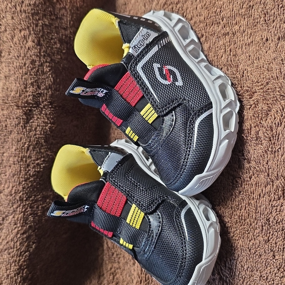 Skechers Kids' Step-Ins‎ Black, Red and Yellow Sneakers With Lights, like new.